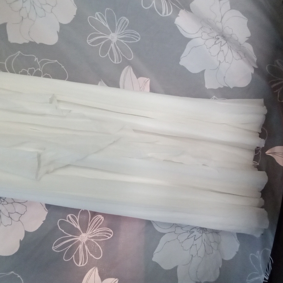 Oleg Cassini Wedding Gown 6 - Picture 3 of 5